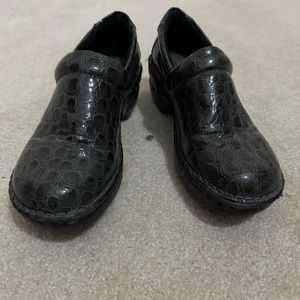 Woman’s leather print shoes